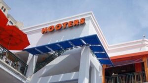 hooters-beachplace-exterior