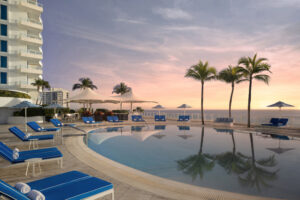 Sea La Vie Sundeck