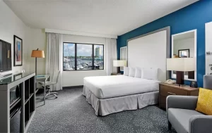 MARINA-VIEW-ROOM-KING-BED